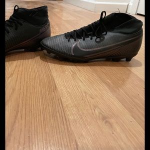 Nike men’s soccer cleats -size 8.5